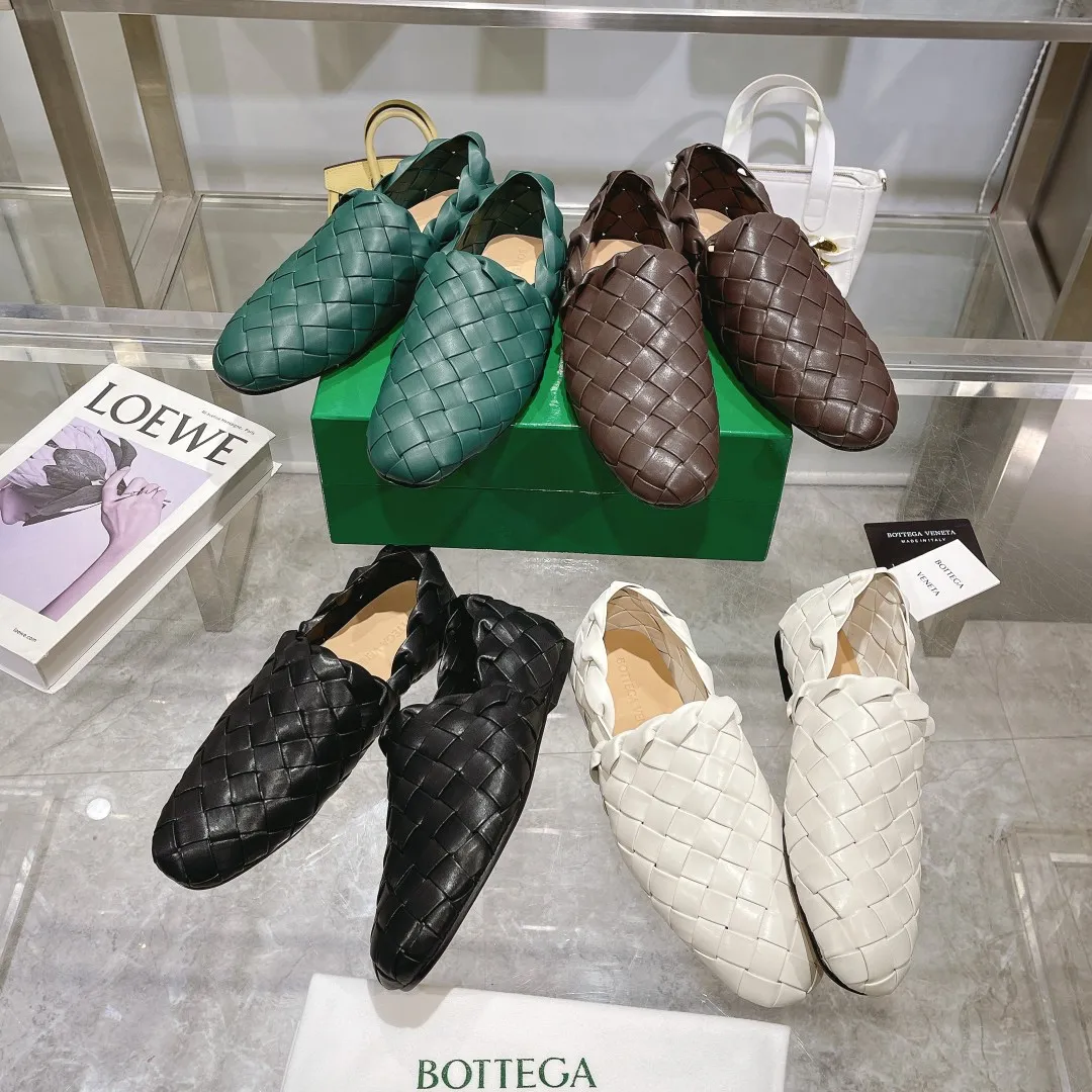 [BV] Top P: 760💰Size for couples: 35-44 (Female, 40, 41, Male 38, 45, custom-made, non-returnable) (Bottega Veneta) Genuine leather outsole, classic woven beanie shoes, two-wear heel set Blessed are the little feet👣👣Comfortable casual shoes that can be worn all year round, made of imported first-layer sheepskin➕fine-quality sheepskin leather, imported sheepskin lining, luxury genuine leather outsole [rose][rose], Bottega Veneta is an Italian luxury brand. Made using traditional Italian leather craftsmanship.